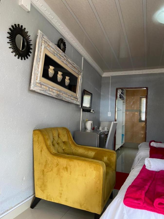 Nsuku Bed And Breakfast Thulamahashi エクステリア 写真