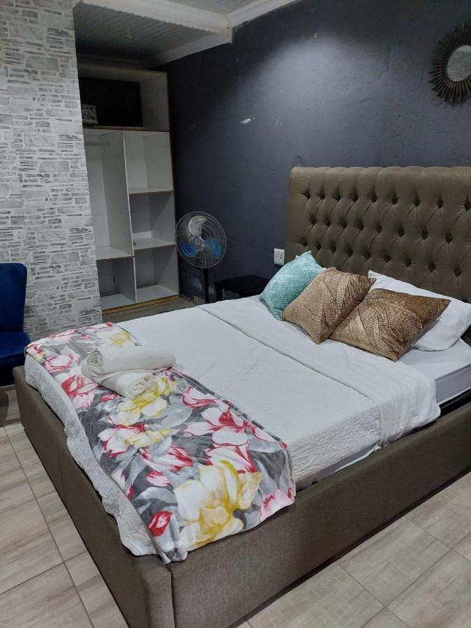 Nsuku Bed And Breakfast Thulamahashi エクステリア 写真